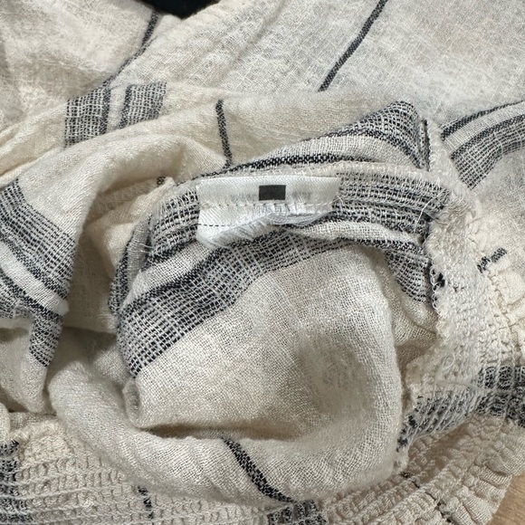 Abercrombie & Fitch Cream and Black Striped Crop Top - Picture 12 of 13